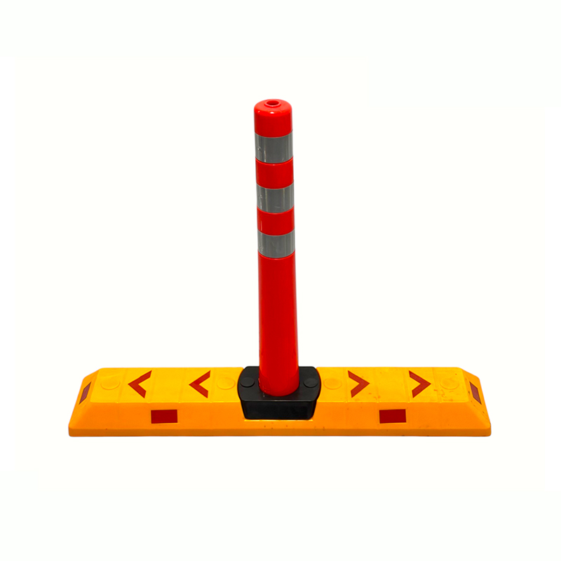Modular Flexible Delineator Post with Traffic Lane Separator Curb Modular Flexible Delineator Post with Traffic Lane Separator Curb