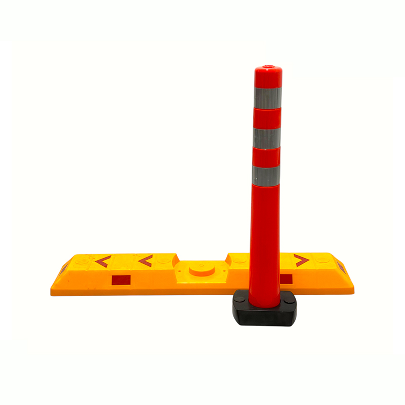 Modular Flexible Delineator Post with Traffic Lane Separator Curb Modular Flexible Delineator Post with Traffic Lane Separator Curb
